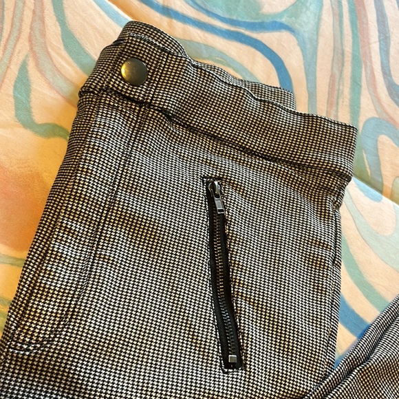 Stretchy black and white print pants - Picture 2 of 5